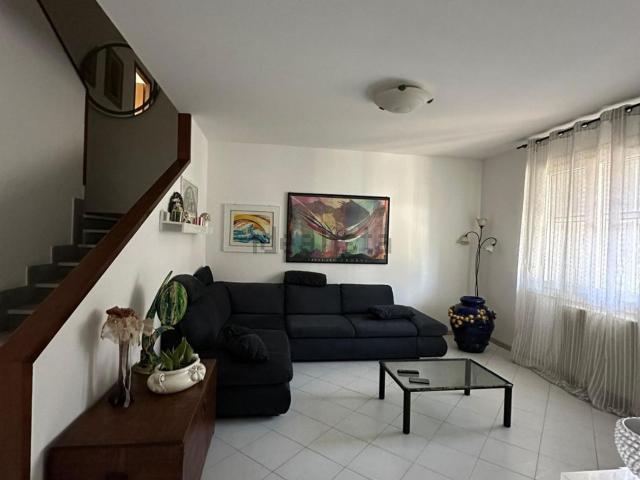 Villetta a schiera in vendita di 240 m² in Via Dante Alighieri