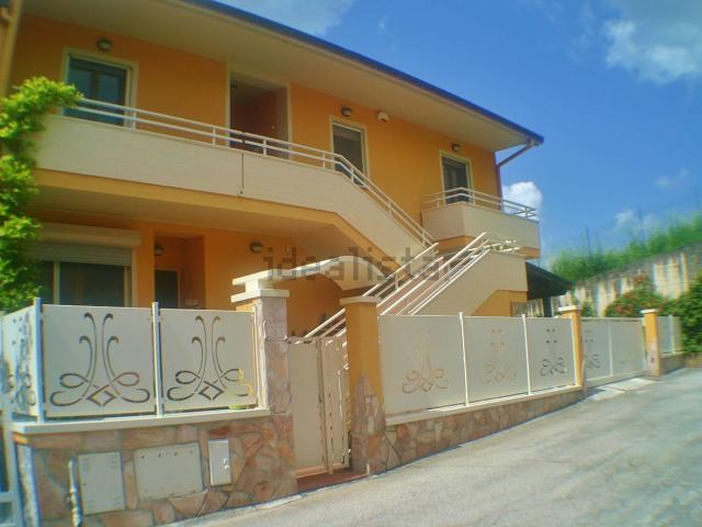 Villetta a schiera in vendita di 240 m² in Via Del Colle