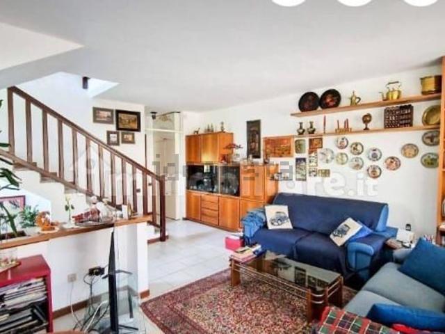 Villetta a schiera in vendita di 240 m² in Via delle Peschiere