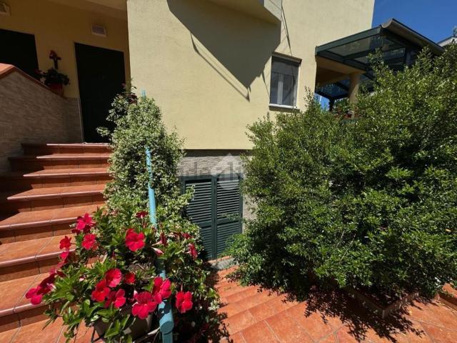 Villetta a schiera in vendita di 240 m² in Via Flavio Busonera, 6