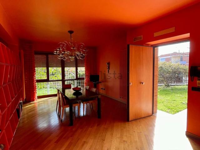 Villetta a schiera in vendita di 240 m² in Via Lazio, 30