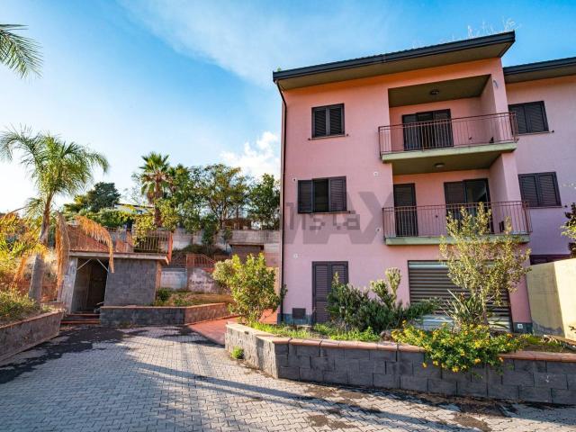 Villetta a schiera in vendita di 240 m² in Via Sciarone, 15