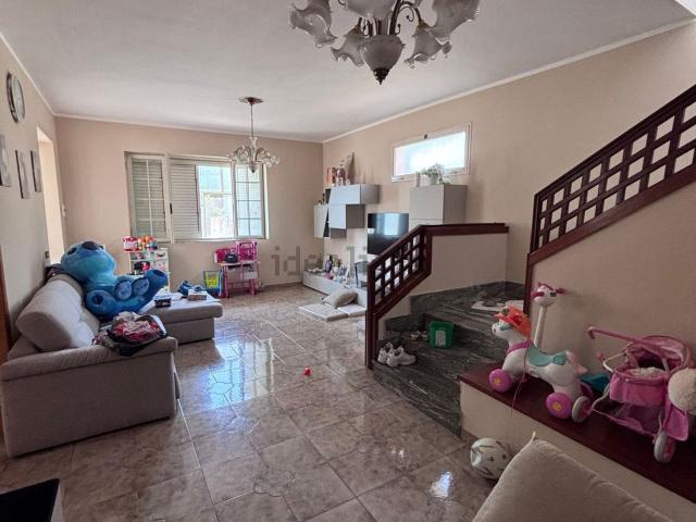 Villetta a schiera in vendita di 240 m² in Via Tavernola