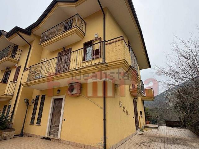 Villetta a schiera in vendita di 240 m² in Via Umberto Nobile