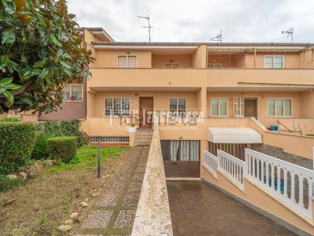 Villetta a schiera in vendita di 240 m² in Viale America