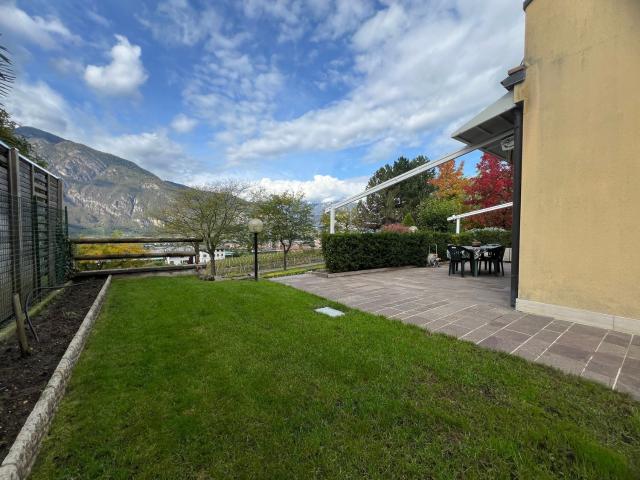 Villetta a schiera in vendita di 242 m² in Via Antonio Tambosi
