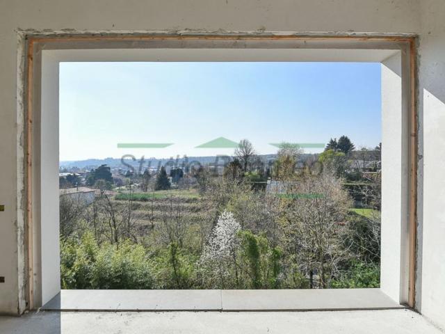 Villetta a schiera in vendita di 242 m² in Viale Rimembranza