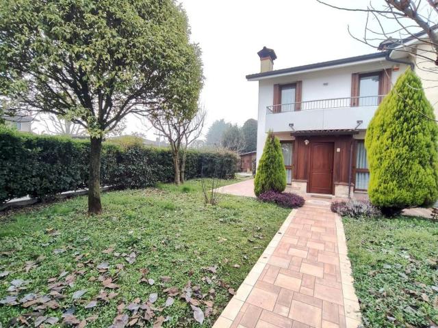 Villetta a schiera in vendita di 243 m²