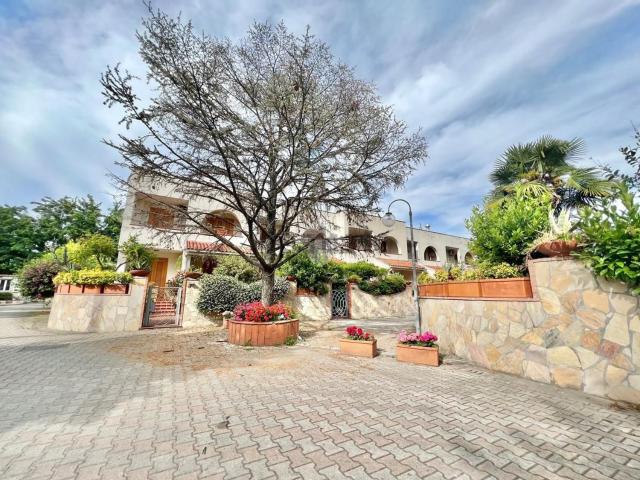 Villetta a schiera in vendita di 243 m² in Corso Italia, 90