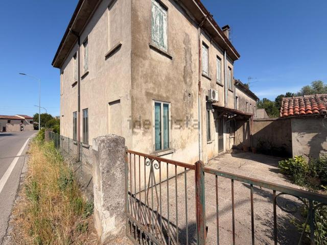 Villetta a schiera in vendita di 244 m² in Via Borgonovo