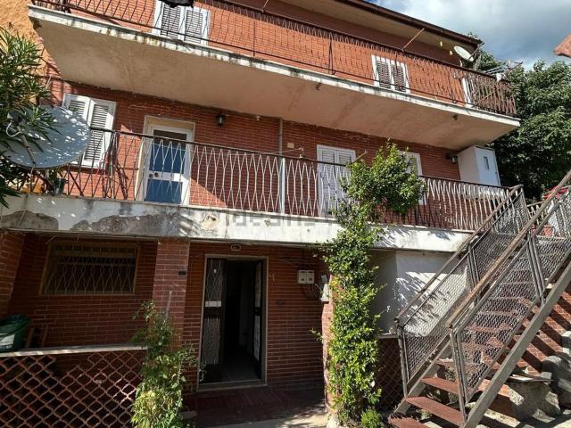 Villetta a schiera in vendita di 245 m² in Via Sampalmieri Francesco