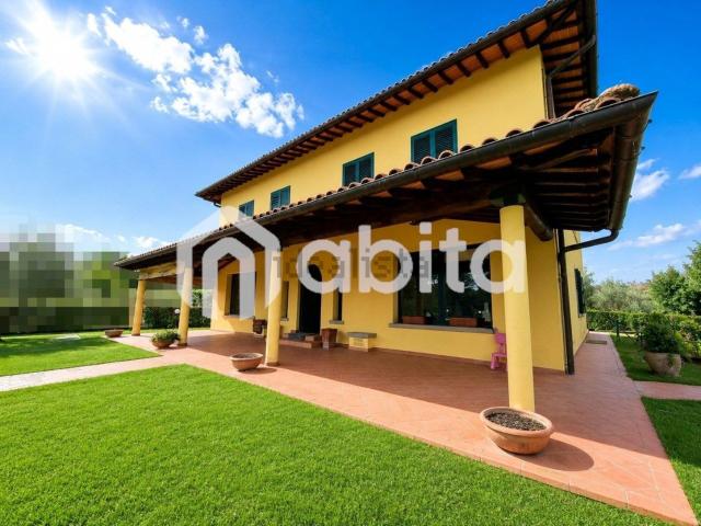 Villetta a schiera in vendita di 245 m² in Via Sette Ponti Ponente