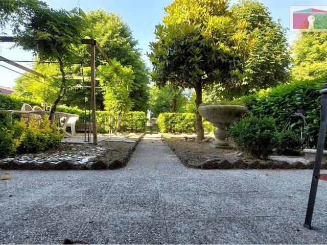 Villetta a schiera in vendita di 246 m² in Via Walter Tobagi