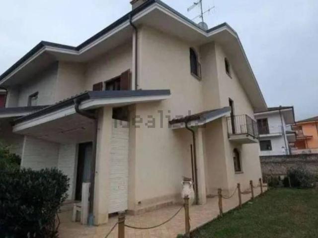 Villetta a schiera in vendita di 247 m² in Via Antica Carpenetti, 18