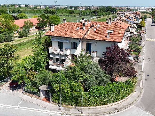 Villetta a schiera in vendita di 247 m² in Via Badia, 1345