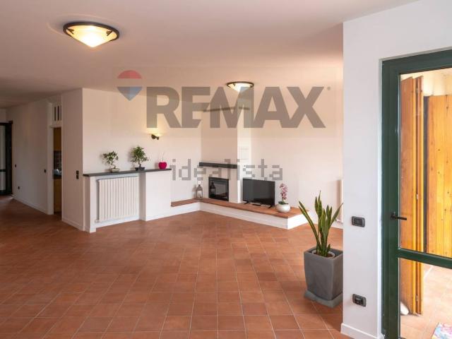 Villetta a schiera in vendita di 247 m² in Via Mario Salati