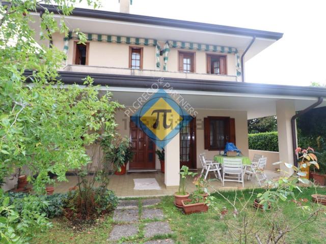 Villetta a schiera in vendita di 248 m² in Via Dante, 36