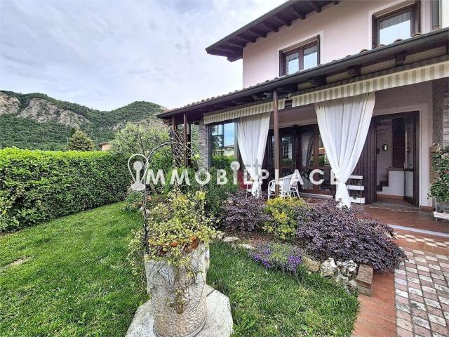 Villetta a schiera in vendita di 248 m² in Via Sebina