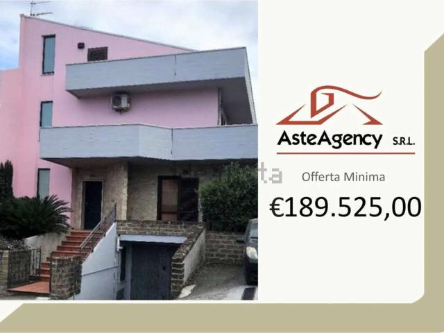 Villetta a schiera in vendita di 249 m² in Via Luigi Cardone, 109