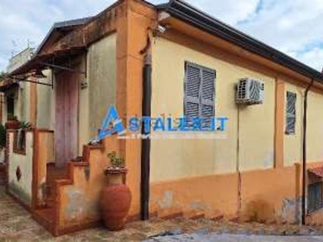 Villetta a schiera in vendita di 249 m² in Via Vittorio Alfieri, 13
