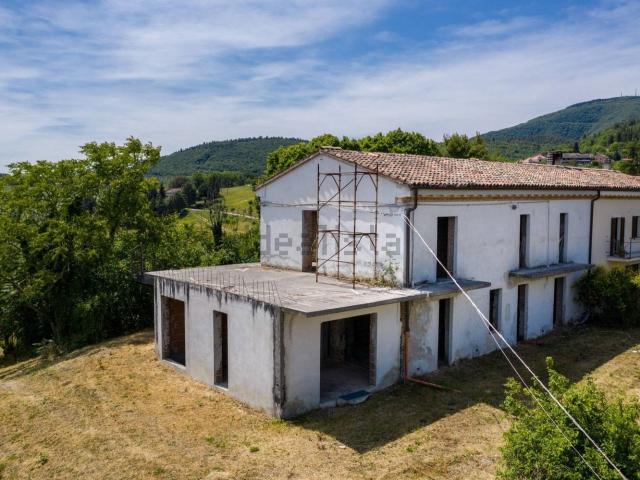 Villetta a schiera in vendita di 250 m² in Via Collepaganello