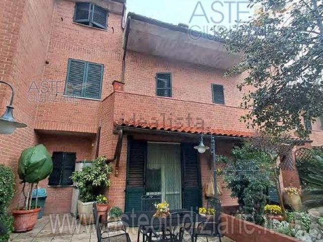 Villetta a schiera in vendita di 250 m² in Via Aldo Moro, 58