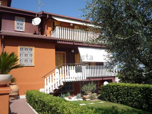 Villetta a schiera in vendita di 250 m² in Via Gaeta