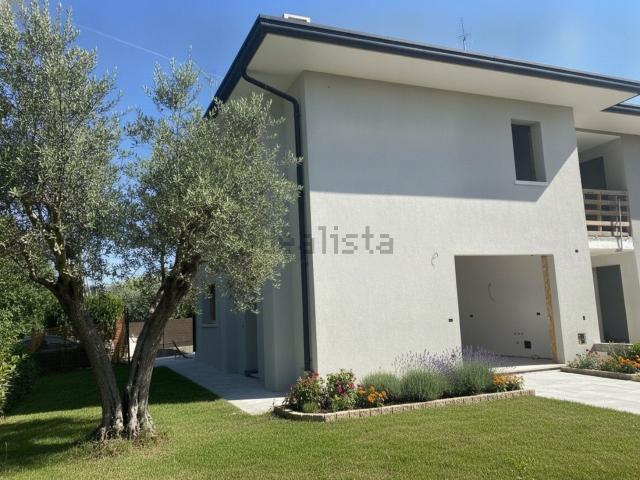 Villetta a schiera in vendita di 250 m² in Via Galileo Galilei