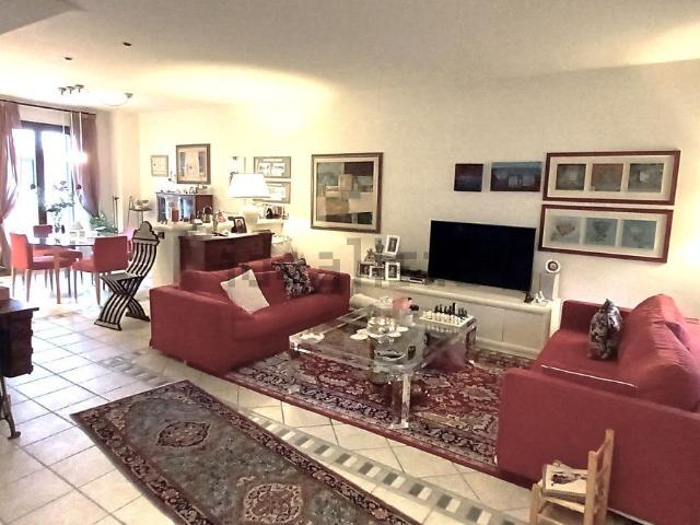 Villetta a schiera in vendita di 250 m² in Via Ginzburg Natalia