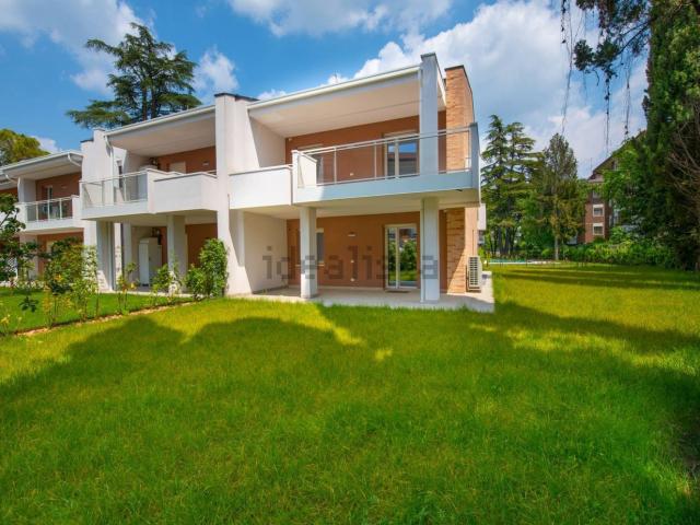 Villetta a schiera in vendita di 250 m² in Via Girolamo dalla Corte, 8