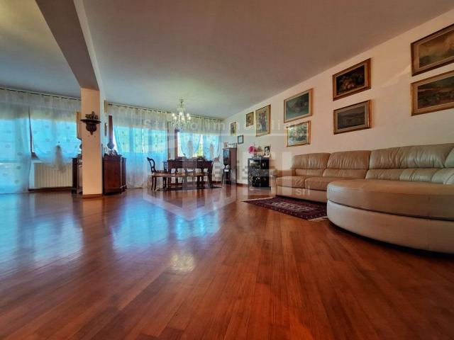 Villetta a schiera in vendita di 250 m² in Via del Pino