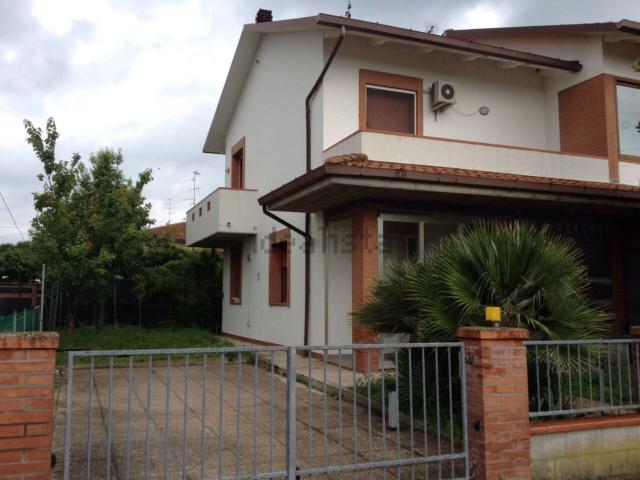 Villetta a schiera in vendita di 250 m² in Via delle Ghiarine, 2