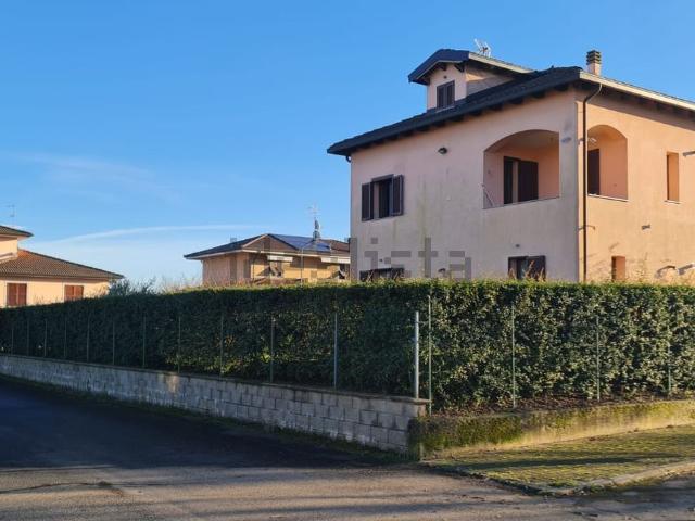 Villetta a schiera in vendita di 250 m² in Via delle Robinie, 40