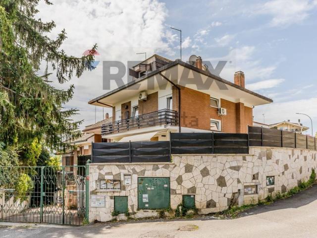 Villetta a schiera in vendita di 250 m² in Via Francesco Bartolomeo Rastrelli, 42