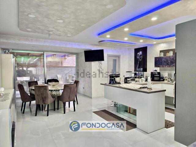 Villetta a schiera in vendita di 250 m² in Via Oasi Sacro Cuore, 81