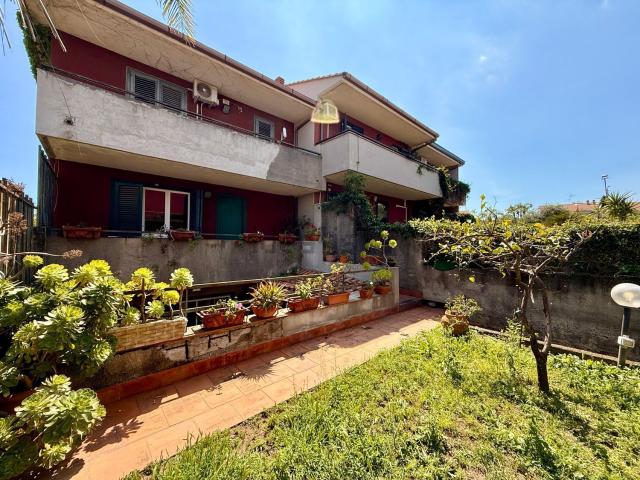 Villetta a schiera in vendita di 250 m² in Via Salvatore Quasimodo, 9