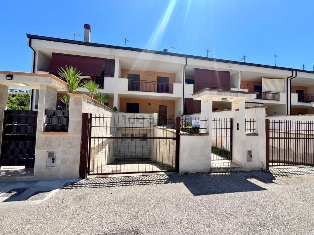 Villetta a schiera in vendita di 250 m² in Via Pablo Picasso