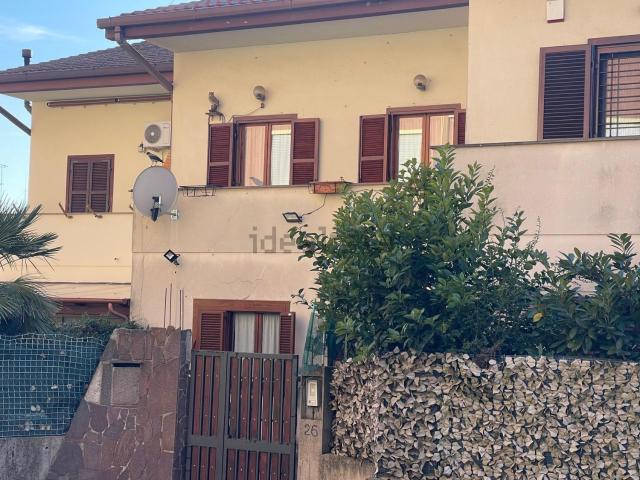 Villetta a schiera in vendita di 250 m² in Via Quarto Grotte, 24