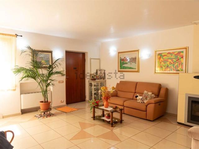 Villetta a schiera in vendita di 250 m² in Via Rocco Antelmi