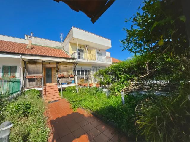 Villetta a schiera in vendita di 250 m² in Via Ripuaria, 48