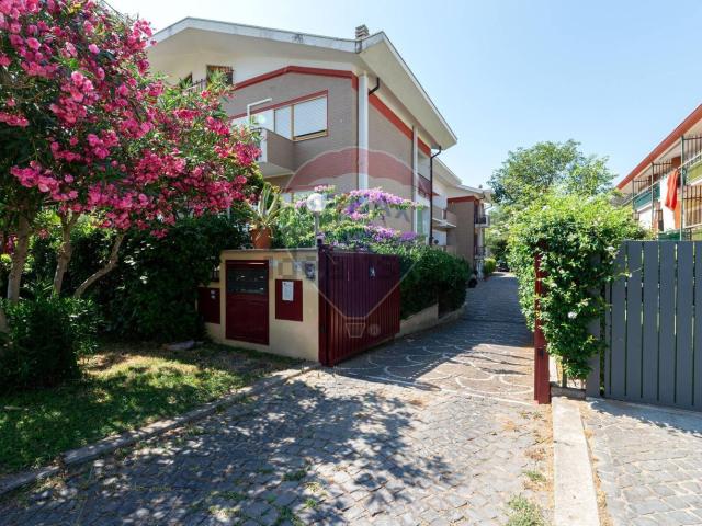 Villetta a schiera in vendita di 250 m² in Via Tespi, 46
