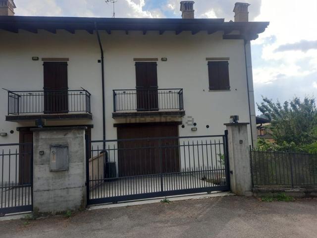 Villetta a schiera in vendita di 250 m² in Via Vandelli, 81