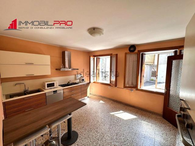 Villetta a schiera in vendita di 250 m² in Via Villa di Sopra, 6