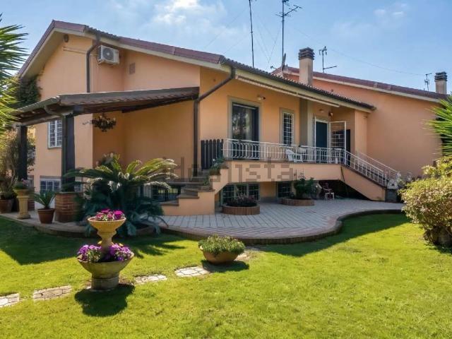 Villetta a schiera in vendita di 250 m² in Viale dei Romagnoli