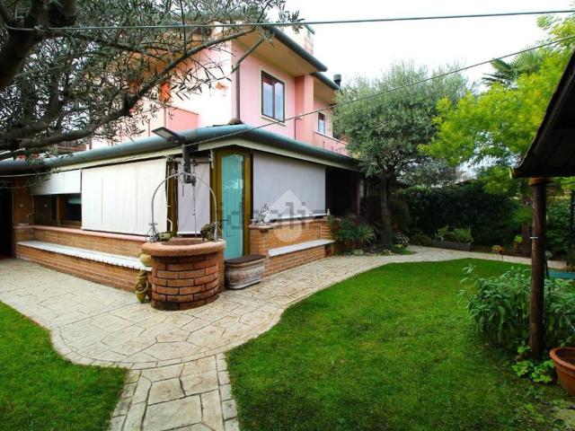 Villetta a schiera in vendita di 250 m² in Borgo Rinascimento, 2