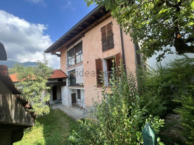 Villetta a schiera in vendita di 250 m² in Frazione Uccelli, 33