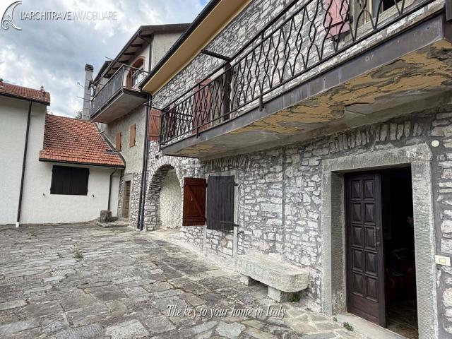 Villetta a schiera in vendita di 250 m² in Località Camporaghena, 8