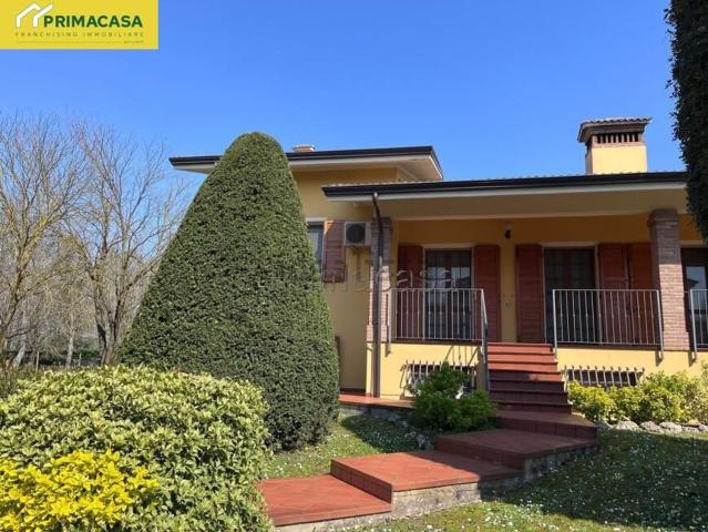 Villetta a schiera in vendita di 251 m² in Via Fabbrico