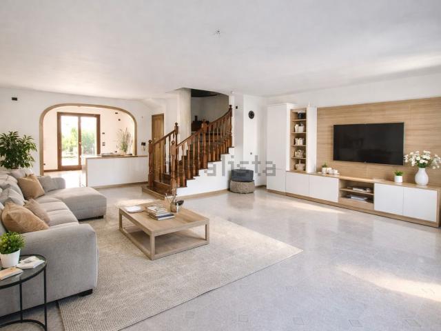 Villetta a schiera in vendita di 252 m² in Via Don Luigi Sturzo