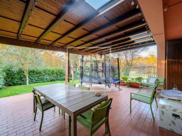Villetta a schiera in vendita di 252 m² in Via Dante Zanichelli, 91